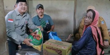 Bupati Anwar Sadat Ulurkan Bantuan untuk Nenek Partiyah yang Derita Penyakit Kulit