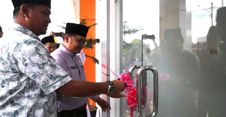 Sekda Tanjab Barat Hadiri Peresmian Kantor Dinas PMD