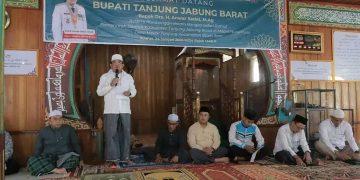 Bupati Tanjab Barat Safari Jum’at Berkah di Masjid Nurul Huda Desa Mekar Tanjung