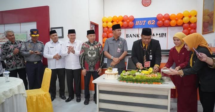 Ketua DPRD Tanjabbar Hadiri HUT Bank Jambi ke-62