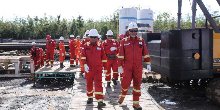 Dukung Kegiatan Pengeboran Sumur SA-3NF, Kepala SKK Migas Saksikan Langsung Spud in di Lapangan