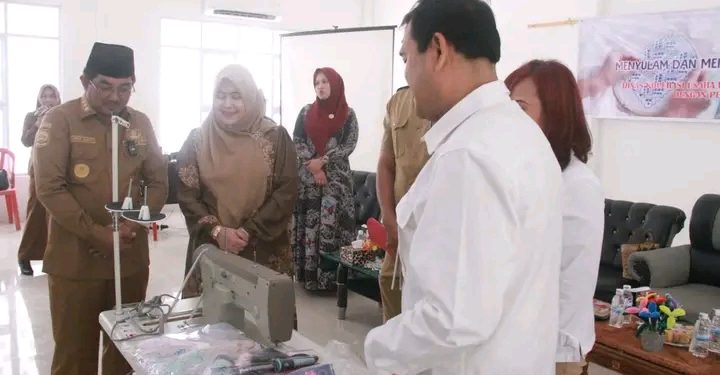 Bupati UAS Resmikan Pelatihan Menyulam dan Membordir untuk Penyandang Disabilitas