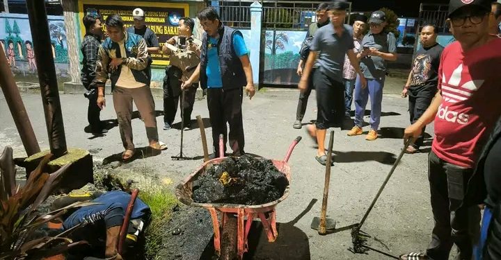 Aksi Bersih-Bersih Malam Hari, Bupati Anwar Sadat: Demi Kota yang Sehat dan Bebas Banjir