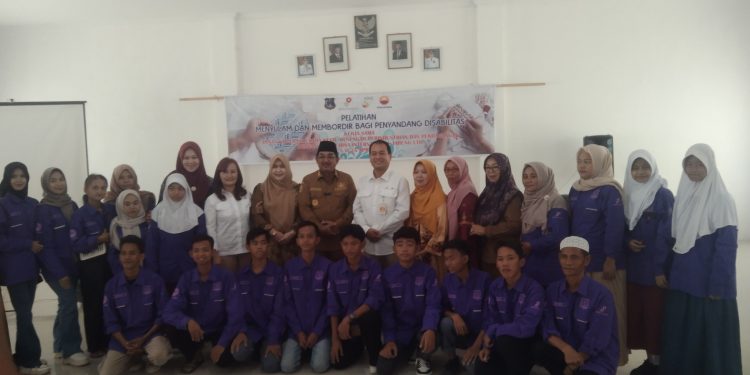 Komitmen Tingkatkan Kemampuan Penyandang Disabilitas, SKK Migas – PetroChina Gelar Pelatihan Menyulam dan Membordir