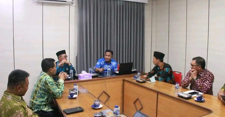 Sekda Tanjab Barat Ikuti Zoom Meeting Bersama Sekjen Kemendagri Terkait Percepatan Penyediaan Lahan Program MBG