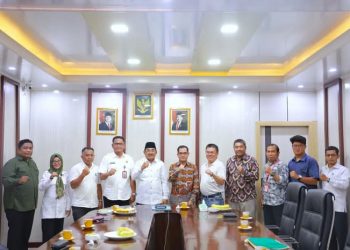 Bupati Tanjab Barat Terima Audiensi Universitas Dinamika Bangsa, Bahas Peningkatan SDM dan Pendampingan Aplikasi Publik