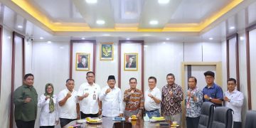 Bupati Tanjab Barat Terima Audiensi Universitas Dinamika Bangsa, Bahas Peningkatan SDM dan Pendampingan Aplikasi Publik