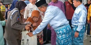 Tebar Kebaikan di Hari Jadi ke-60, Pemkab Tanjab Barat Salurkan Ribuan Paket Sembako