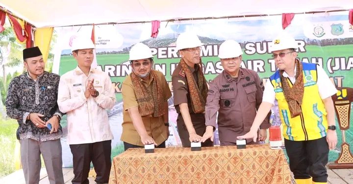 Dukung Ketahanan Pangan, Bupati UAS Resmikan Jaringan Irigasi Air Tanah di Desa Parit Bilal