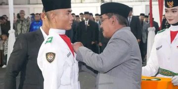 Bupati UAS Kukuhkan Paskibraka Kabupaten Tanjung Jabung Barat Tahun 2025