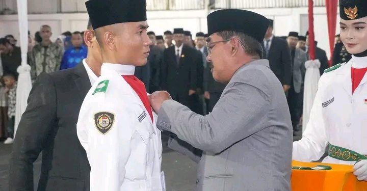 Bupati UAS Kukuhkan Paskibraka Kabupaten Tanjung Jabung Barat Tahun 2025