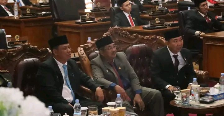 Bupati Bersama DPRD Tanjung Jabung Barat Dengarkan Pidato Presiden RI Dalam Rangka HUT RI Ke-80