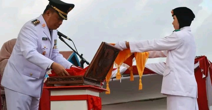 Pemkab Tanjab Barat Gelar Upacara Penurunan Bendera HUT ke-80 RI