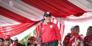 Semarak Pawai Pembangunan, Gubernur Al Haris Ajak Masyarakat Perkuat Rasa Kebersamaan dan Bangga Budaya Daerah