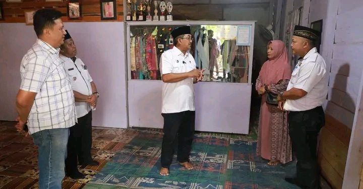 Bupati UAS Tegaskan Program Bedah Rumah Jadi Prioritas