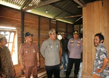 Pastikan Tepat Sasaran, Bupati UAS Tinjau Progres RTLH dan Relokasi Korban Longsor di Senyerang