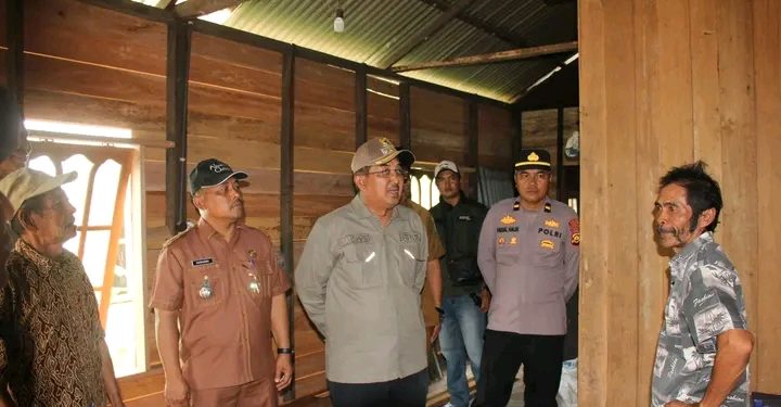 Pastikan Tepat Sasaran, Bupati UAS Tinjau Progres RTLH dan Relokasi Korban Longsor di Senyerang
