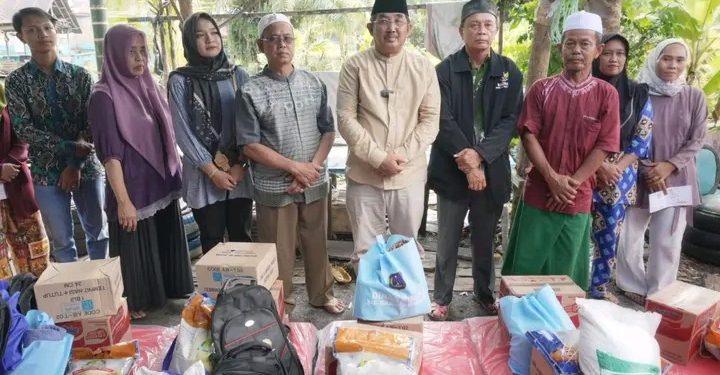 Bupati UAS Salurkan Bantuan untuk Korban Kebakaran di Tungkal III