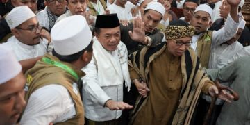 Gubernur Al Haris Hadiri Tabligh Akbar Bersama Buya Yahya