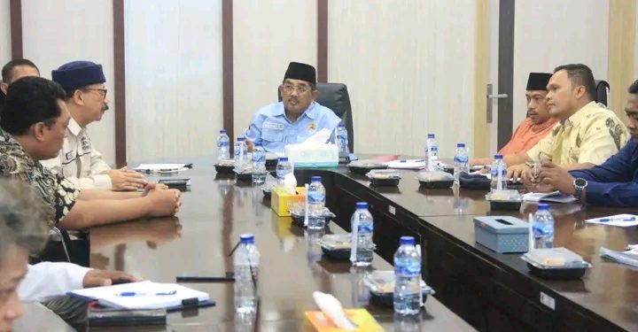 Bupati UAS Terima Audiensi RoeKI, Bahas Hilirisasi Kelapa Nasional