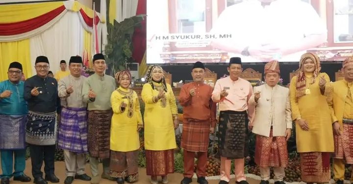 Wabup Tanjab Barat Hadiri Paripurna HUT ke-26 Tanjab Timur