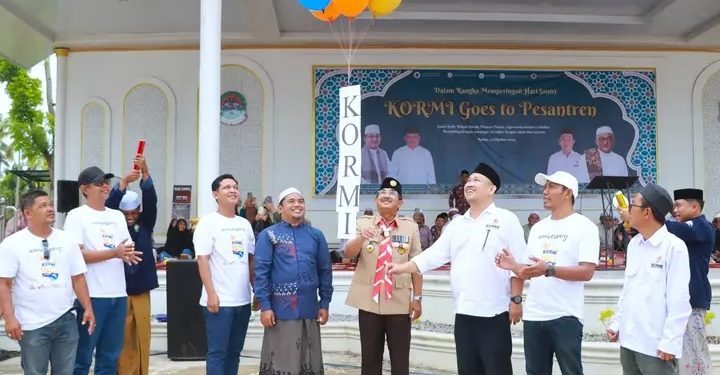 Peringati Hari Santri, Bupati UAS dan KORMI Tanjab Barat Gelar ‘Goes to Pesantren’