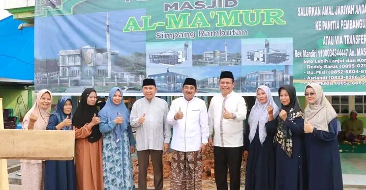 Usai Safari Jumat, Bupati dan Wakil Bupati Pimpin Peletakan Batu Pertama Masjid Al-Ma’mur Simpang Rambutan