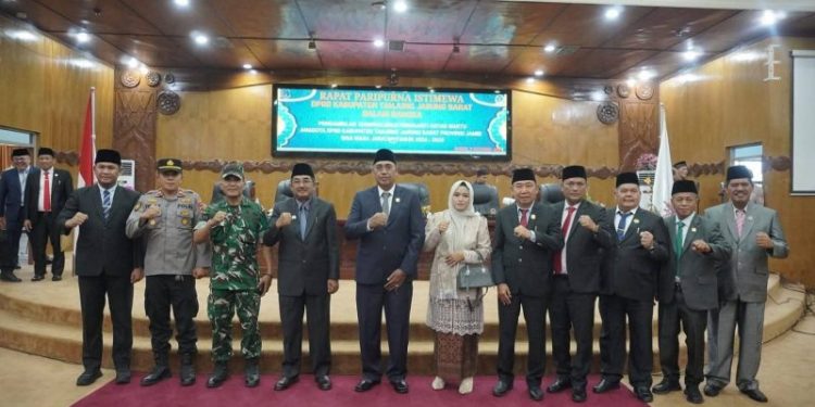PAW Anggota DPRD Tanjabbar Masa Jabatan 2024-2029 di Ambil Sumpah Janji di Paripurna