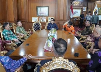 Gubernur Al Haris Ajak Bupati dan Walikota Perkuat Komitmen Pelaksanaan Pembangunan Kependudukan