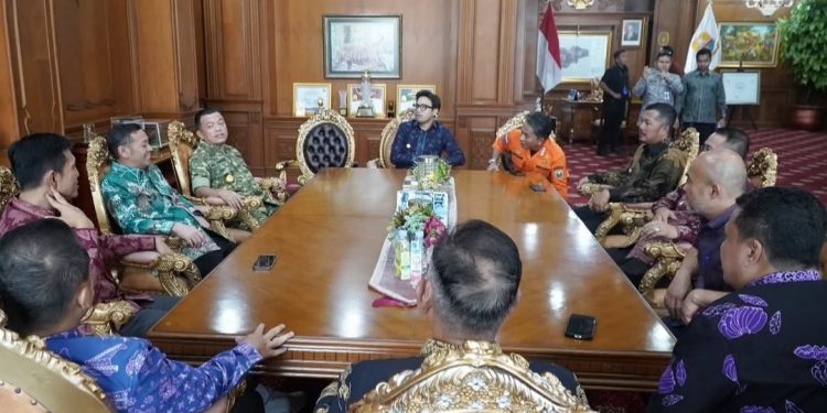 Gubernur Al Haris Ajak Bupati dan Walikota Perkuat Komitmen Pelaksanaan Pembangunan Kependudukan