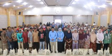 Bupati UAS Tekankan Akurasi Verifikasi DTSEN 2025, 150 Paket Sembako Disalurkan Berdasarkan Data Tunggal