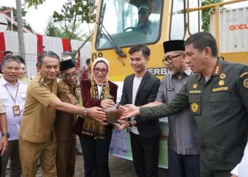 Sekda Sudirman Lepas Ekspor Pinang 36 Ton ke Bangladesh