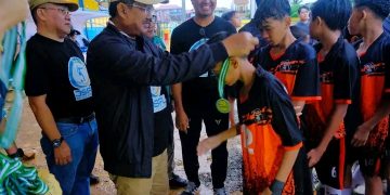 Final Dramatis di Tengah Hujan, SMPN 03 Juara! Bupati Anwar Sadat Apresiasi Generasi Emas Sepak Bola