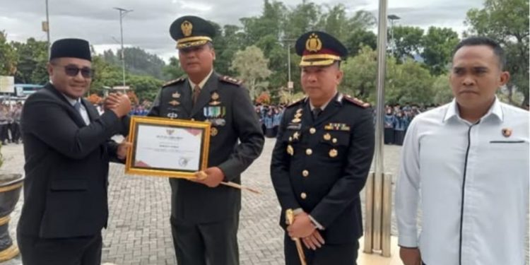 Sukses dalam Pelaksanaan TMMD, Wako Sungai Penuh Berikan Penghargaan untuk Kodim 0417/Kerinci