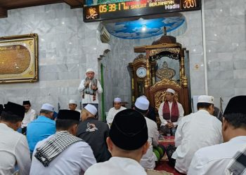 Gubernur Al Haris Safari Subuh di Masjid Baitul Muslim: Titip Generasi Muda dan Ingatkan Kesehatan Masyarakat