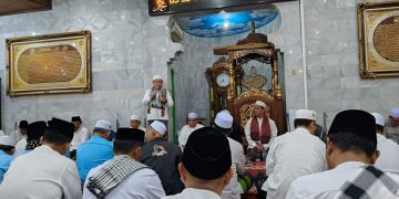 Gubernur Al Haris Safari Subuh di Masjid Baitul Muslim: Titip Generasi Muda dan Ingatkan Kesehatan Masyarakat