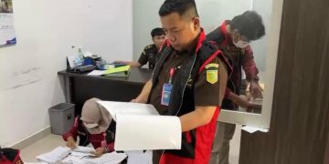 Kasi Pidsus Kejari Jambi: 9 TIM Geledah Kantor PT EBN Pasar Angso Duo Jambi, Sita 2 Boks Dokumen