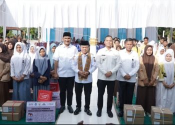 Didampingi Bupati dan Wabup Sarolangun, Gubernur Al Haris Serahkan Dumisake Pendidikan