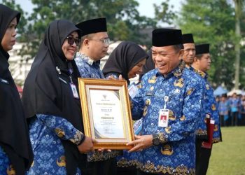 Di Momen HUT KORPRI Ke-54, Gubernur Al Haris Serahkan 6.438 SK ASN P3K