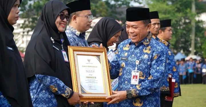 Di Momen HUT KORPRI Ke-54, Gubernur Al Haris Serahkan 6.438 SK ASN P3K