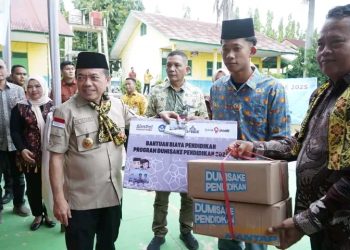 Gubernur Al Haris Serahkan 531 Bantuan Dumisake Pendidikan untuk Kabupaten Tebo