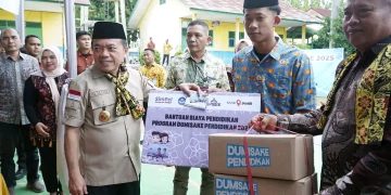 Gubernur Al Haris Serahkan 531 Bantuan Dumisake Pendidikan untuk Kabupaten Tebo