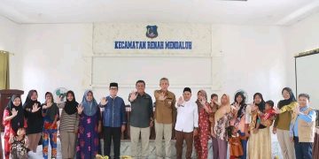 Wabup Katamso Salurkan Bantuan Sembako, Perkuat Penanganan Stunting, dan Dorong Akurasi Data DTSEN di Renah Mendaluh