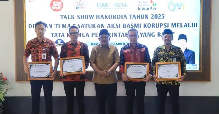 Dorong Tata Kelola Pemerintahan Berintegritas, Bupati Tanjab Barat Beri Penghargaan Kinerja Antikorupsi