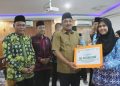 Raih Peringkat III MTQ Provinsi Jambi, Bupati Anwar Sadat Serahkan Bonus untuk Qori-Qoriah Tanjab Barat