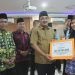 Raih Peringkat III MTQ Provinsi Jambi, Bupati Anwar Sadat Serahkan Bonus untuk Qori-Qoriah Tanjab Barat