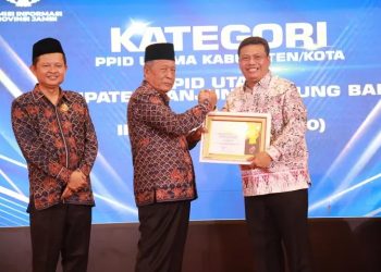 Pemkab Tanjab Barat Raih Predikat Informatif dalam Anugerah Keterbukaan Informasi Publik 2025
