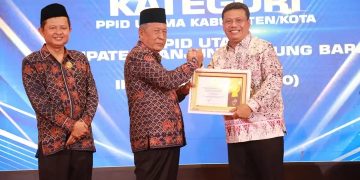 Pemkab Tanjab Barat Raih Predikat Informatif dalam Anugerah Keterbukaan Informasi Publik 2025