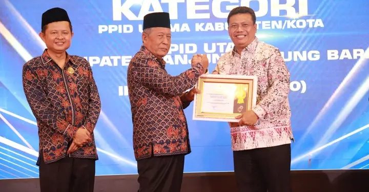 Pemkab Tanjab Barat Raih Predikat Informatif dalam Anugerah Keterbukaan Informasi Publik 2025