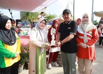 Senam Bersama HUT ke-26 DWP, Bupati UAS Tekankan Peran Ibu Bangun Generasi Emas